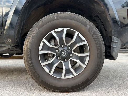 Used 2023 Toyota Tacoma TRD Sport w/ Technology Package image 4