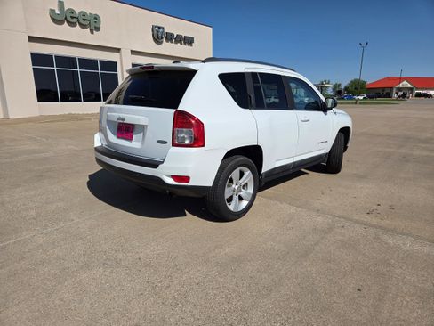 Used 2011 Jeep Compass Latitude AWD/4WD image 8