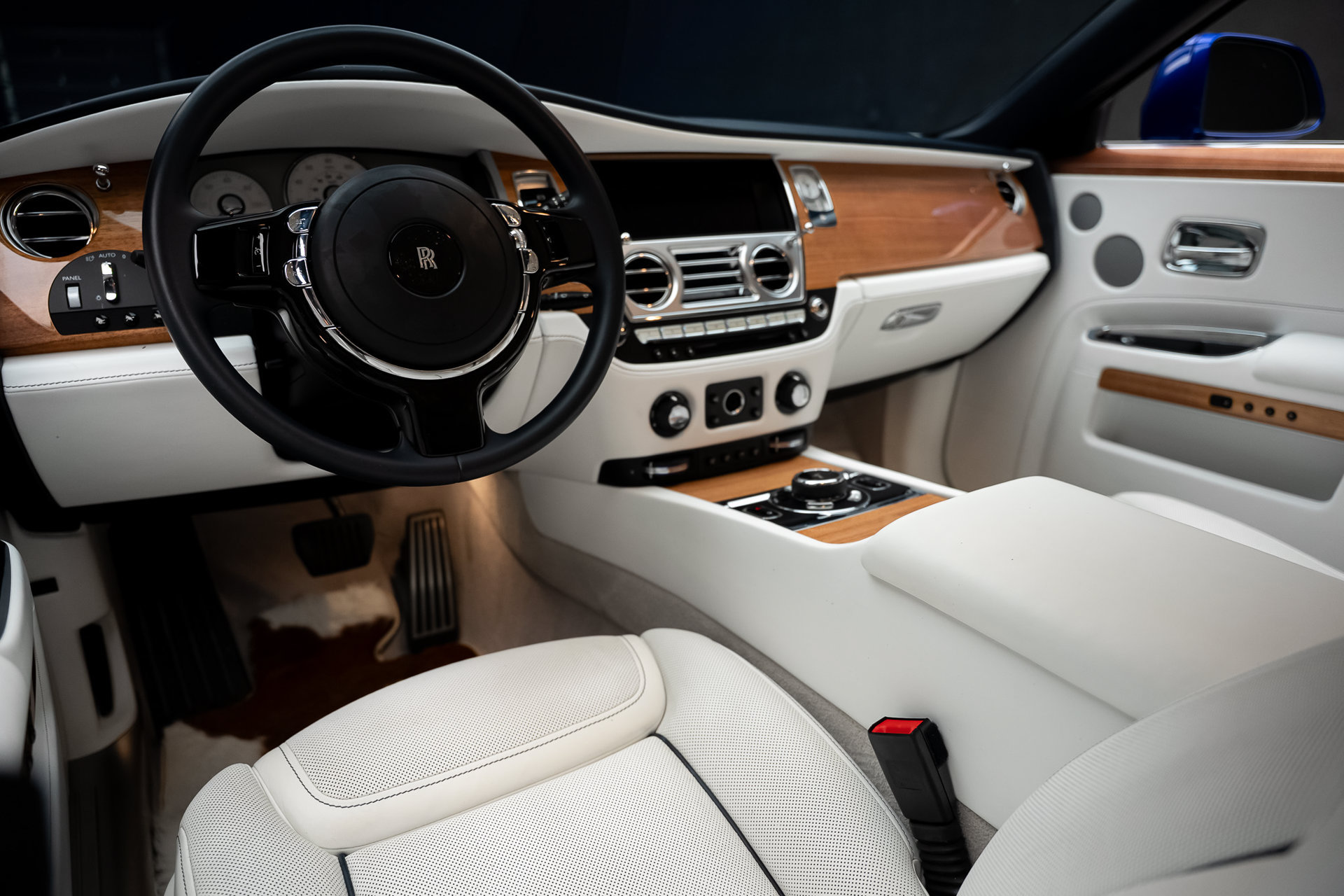 Used 2018 Rolls-Royce Ghost RWD image 2
