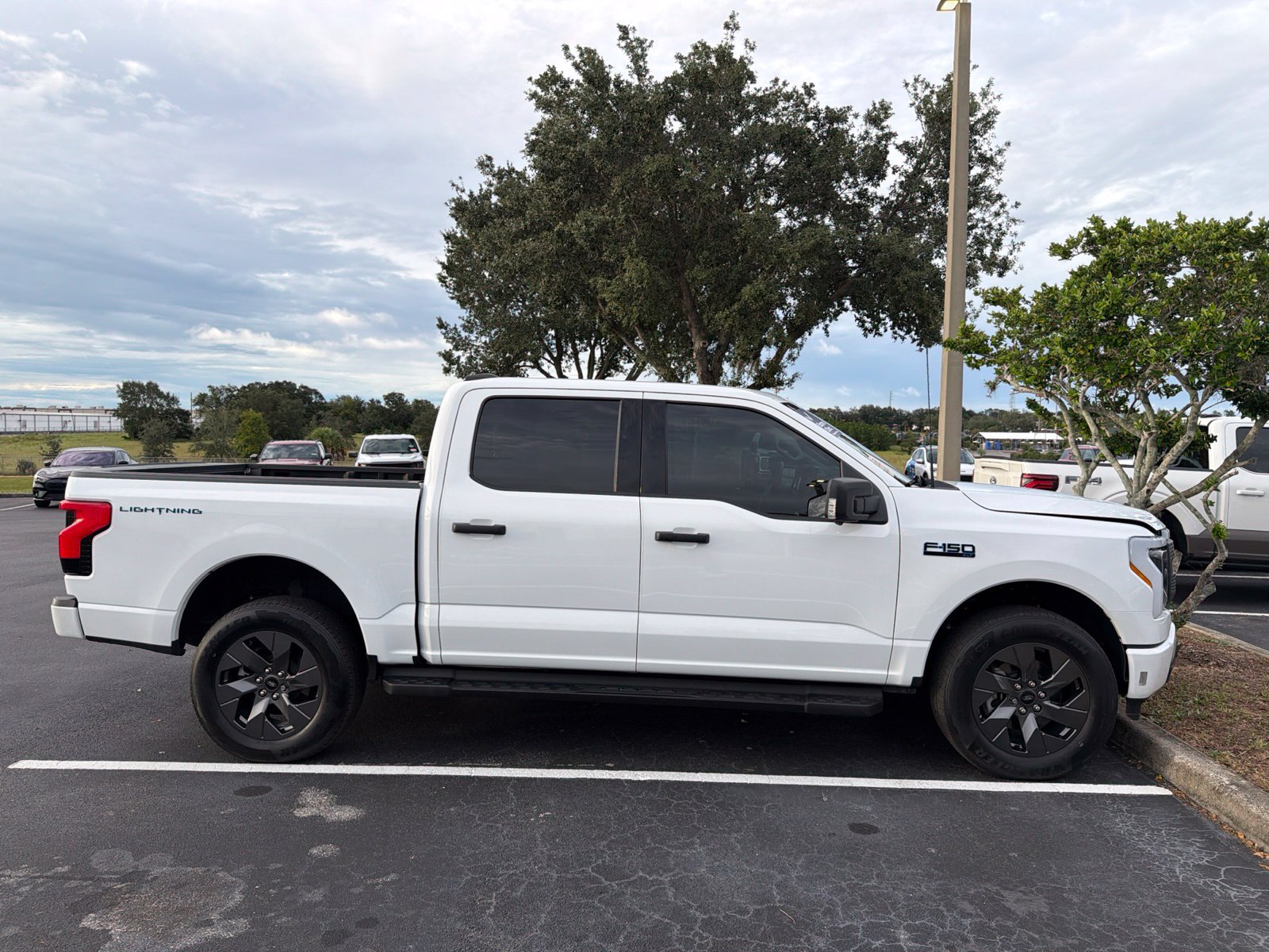 Used 2024 Ford F150 Lightning XLT AWD/4WD image 4