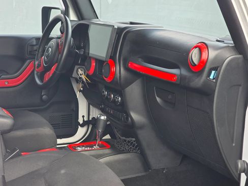 Used 2015 Jeep Wrangler Unlimited Sport w/ Connectivity Group AWD/4WD image 11