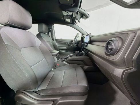 Used 2023 Chevrolet Colorado Trail Boss AWD/4WD image 33