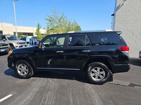 Used 2012 Toyota 4Runner SR5 w/ Convenience Pkg AWD/4WD image 4
