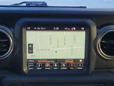 Used 2018 Jeep Wrangler Unlimited Sahara image 17