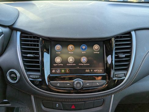 Used 2022 Chevrolet Trax LT w/ LT Convenience Package image 14