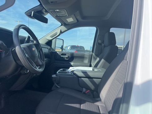 Used 2025 Chevrolet Silverado 2500 Custom w/ Custom Value Package image 8