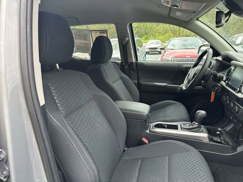 Used 2021 Toyota Tacoma SR5 w/ Trail Edition AWD/4WD image 28