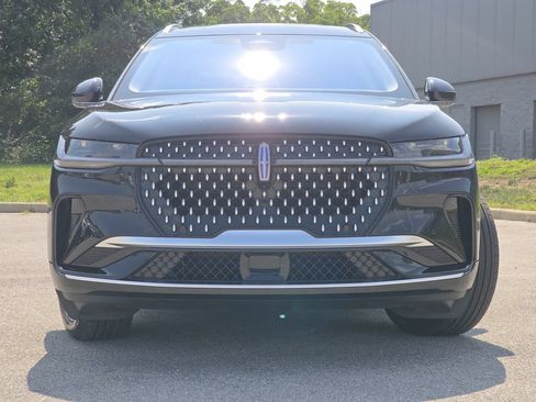 Used 2025 Lincoln Nautilus Reserve AWD/4WD image 4