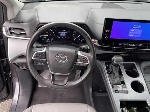 Certified 2025 Toyota Sienna XLE FWD image 12