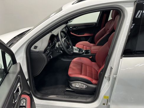 New 2026 Porsche Macan GTS image 17