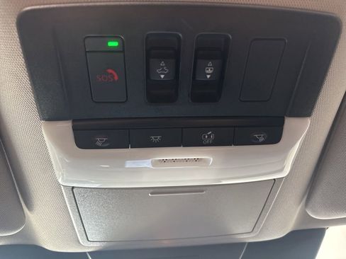 Used 2024 Nissan Pathfinder Platinum w/ Black Appearance Package image 28