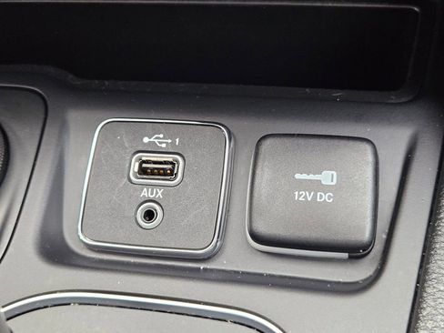 Used 2022 Jeep Cherokee Latitude Lux w/ Mopar Interior Package image 26