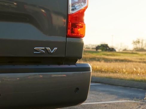 Used 2024 Nissan Titan SV w/ SV Convenience Package image 43