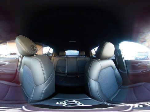 Used 2025 Buick Envista Preferred image 42