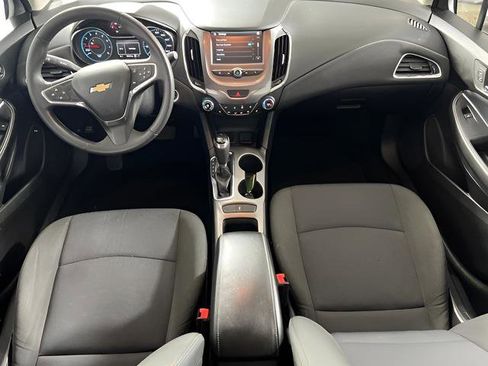 Used 2017 Chevrolet Cruze LT w/ Convenience Package image 2