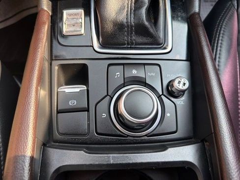Used 2018 MAZDA MAZDA3 Touring FWD image 30