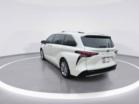 Certified 2021 Toyota Sienna Platinum image 6