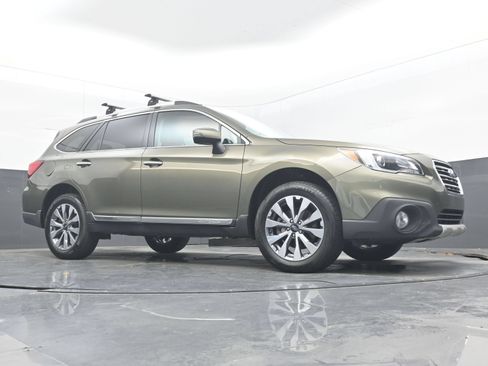 Used 2017 Subaru Outback 3.6R Touring AWD/4WD image 18