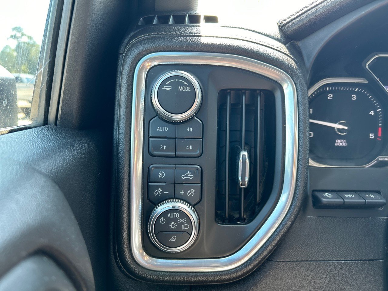 Used 2020 GMC Sierra 2500 Denali w/ Denali Ultimate Package AWD/4WD image 15