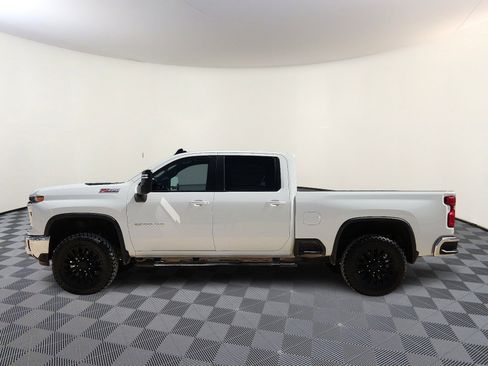 Used 2024 Chevrolet Silverado 2500 LT AWD/4WD image 2