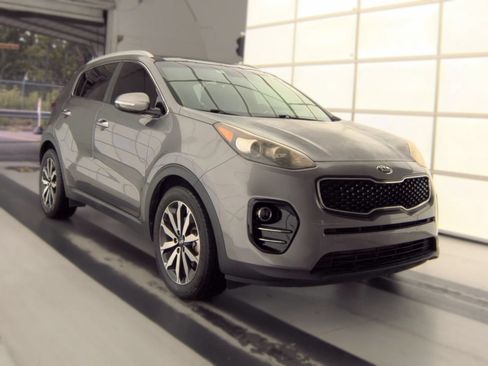 Used 2017 Kia Sportage EX w/ EX Premium Package FWD image 2