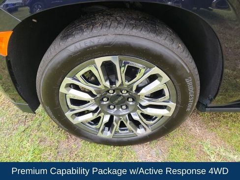 Used 2023 GMC Yukon Denali Ultimate image 11