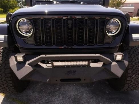 Used 2025 Jeep Wrangler Unlimited Sahara AWD/4WD image 16