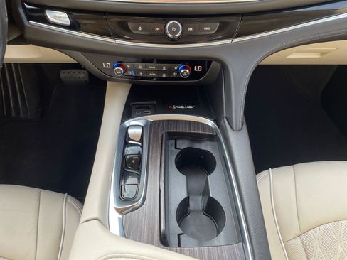 Used 2022 Buick Enclave Avenir w/ Avenir Technology Package AWD/4WD image 11