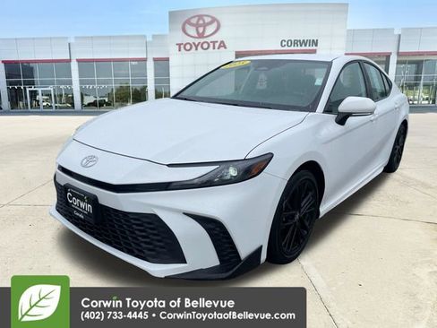 Used 2025 Toyota Camry SE FWD image 7