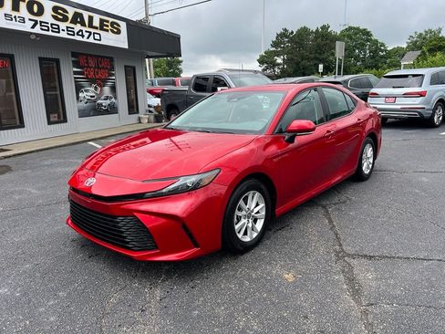 Used 2025 Toyota Camry LE FWD image 2