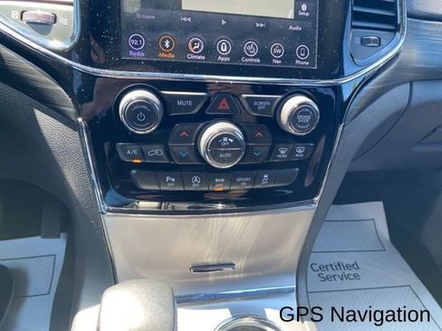 Used 2019 Jeep Grand Cherokee Laredo w/ Security & Convenience Group AWD/4WD image 18