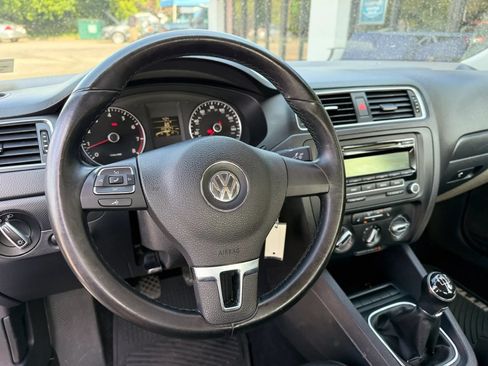Used 2012 Volkswagen Jetta SE FWD image 24