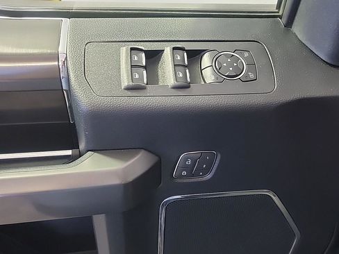 Used 2019 Ford F150 Lariat w/ Equipment Group 502A Luxury AWD/4WD image 34