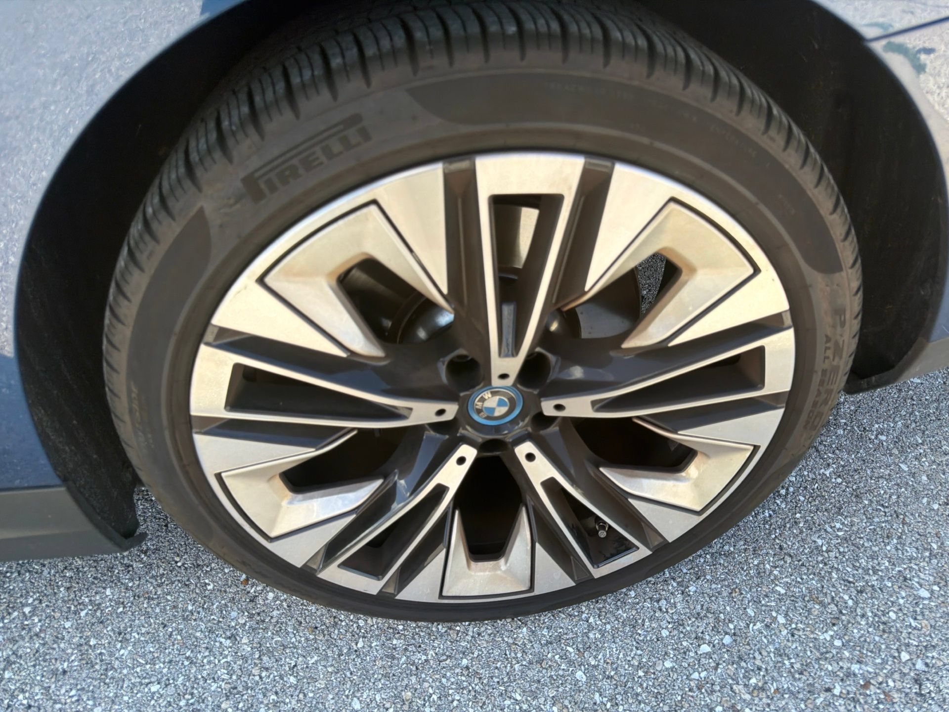 Used 2024 BMW i5 eDrive40i w/ Premium Package RWD image 18