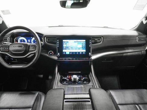 Used 2024 Jeep Wagoneer Series III w/ Flexible Seating Group image 15