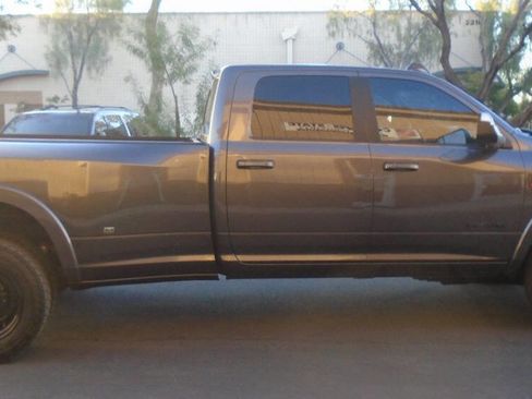 Used 2021 RAM 3500 Laramie w/ Night Edition image 31