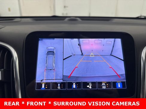 Used 2023 Chevrolet Equinox LT image 2