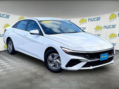 Used 2025 Hyundai Elantra SE