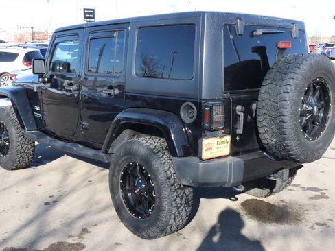 Used 2018 Jeep Wrangler Unlimited Sahara w/ Connectivity Group image 5