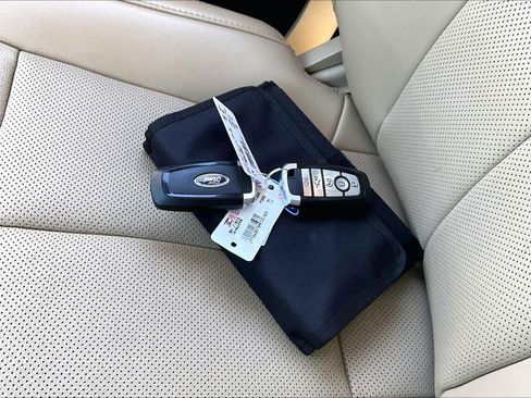 Used 2021 Ford F250 Lariat w/ Lariat Ultimate Package image 14