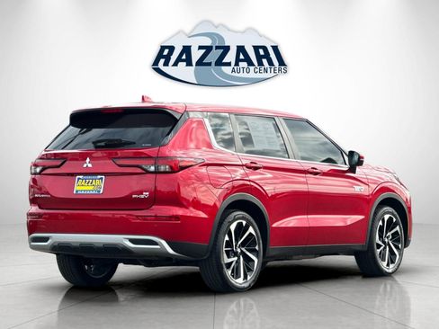 Used 2023 Mitsubishi Outlander SE image 3