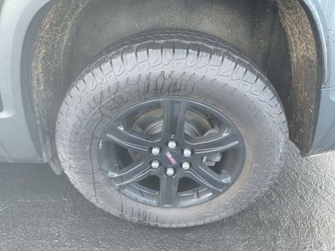 Used 2021 GMC Acadia AT4 w/ Technology Package image 9