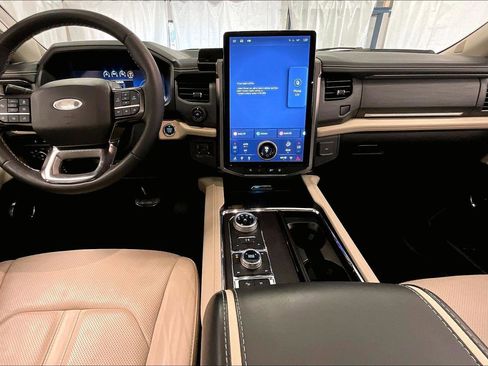 Used 2024 Ford Expedition Max Platinum image 14