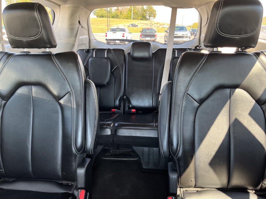 Used 2024 Chrysler Pacifica Touring-L FWD image 21