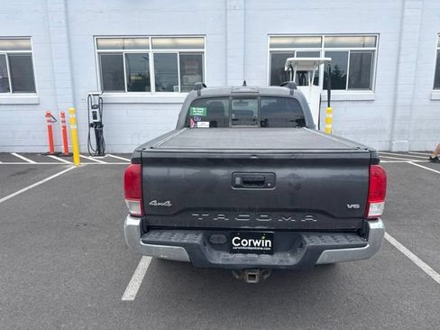 Used 2016 Toyota Tacoma SR5 w/ SR5 Appearance Package (SN) AWD/4WD image 6