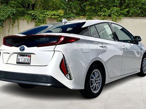 Certified 2020 Toyota Prius Prime LE image 5