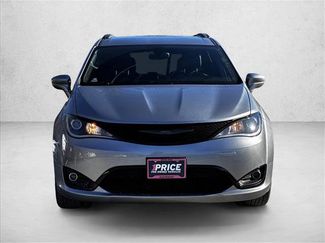 Used 2018 Chrysler Pacifica Touring-L w/ Premium Audio Group video 2