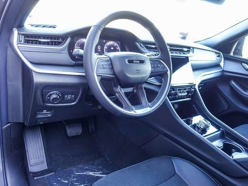 New 2025 Jeep Grand Cherokee Altitude image 20