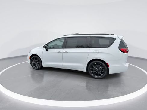 New 2026 Chrysler Pacifica Limited w/ S Appearance Package FWD image 6
