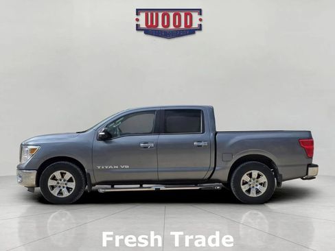 Used 2018 Nissan Titan SV image 4